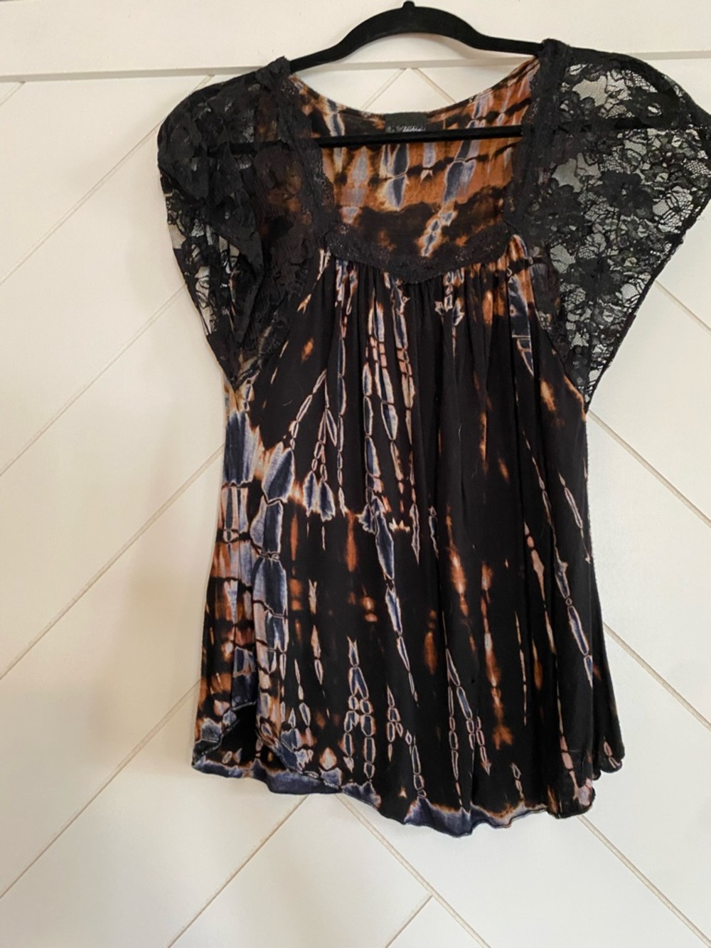 Daytrip Black and Copper Tie-Dye Top with Lace Yoke